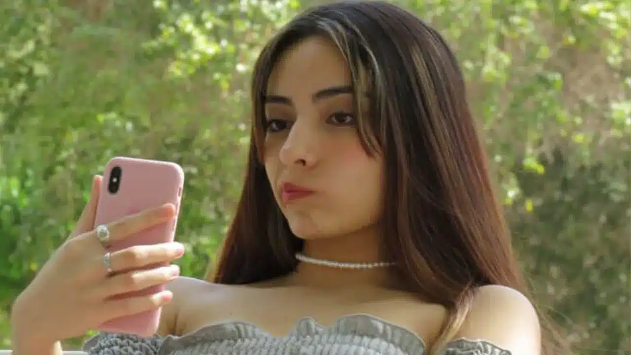 (有遮版) Martii18 身形嬌小 擁有白皙長腿與大小適中的山峰 而且重點是沒有巴比倫塔還有個超有料的舌頭 這我到底是要怎麼不推她的拉丁裔妹子