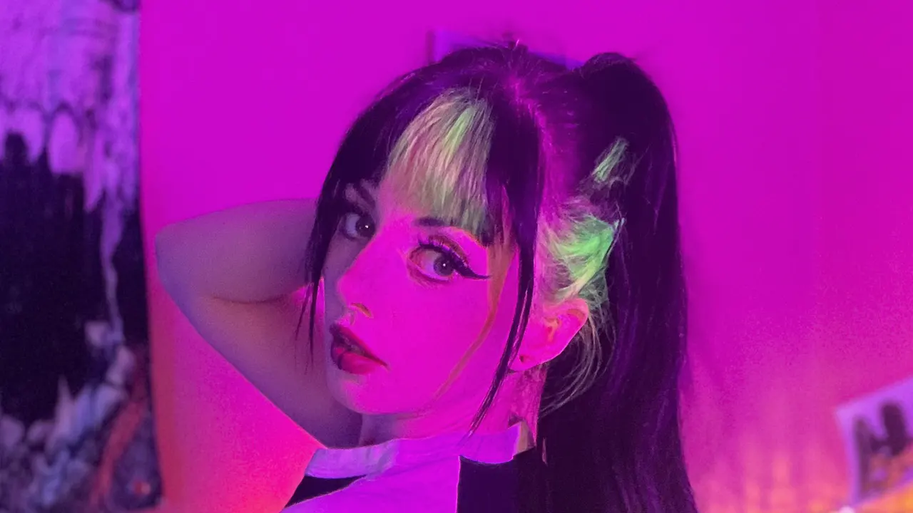 (有遮版) Kittycamtime 外型哥特風 五官立體 打扮真的很戳我個人喜好 有暗黑界作品 我個人很推薦大家認識一下的外國妹子